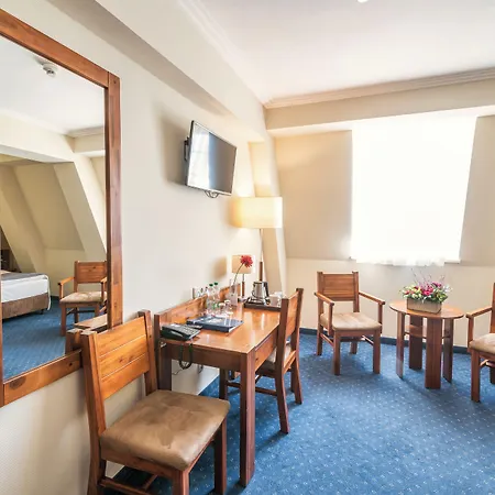 Piast Centrum Hotell 3*