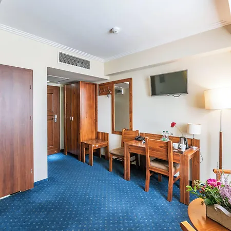 Piast Centrum Hotel 3*