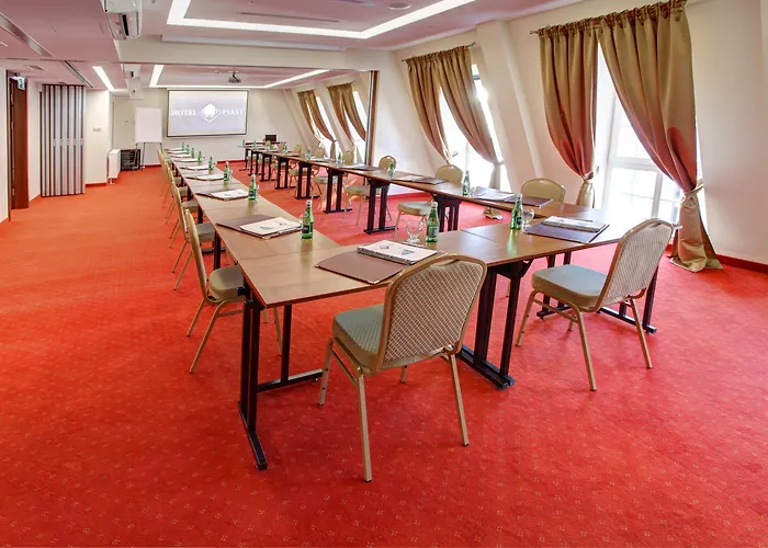 Piast Centrum מלון 3*