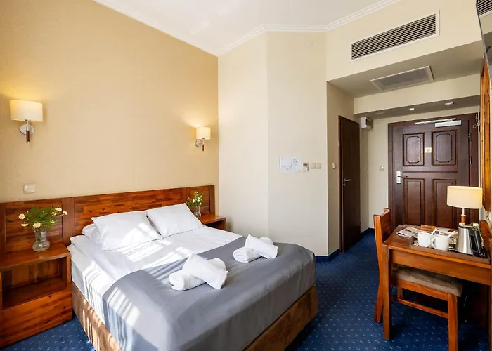 Hotel Piast Centrum 3*