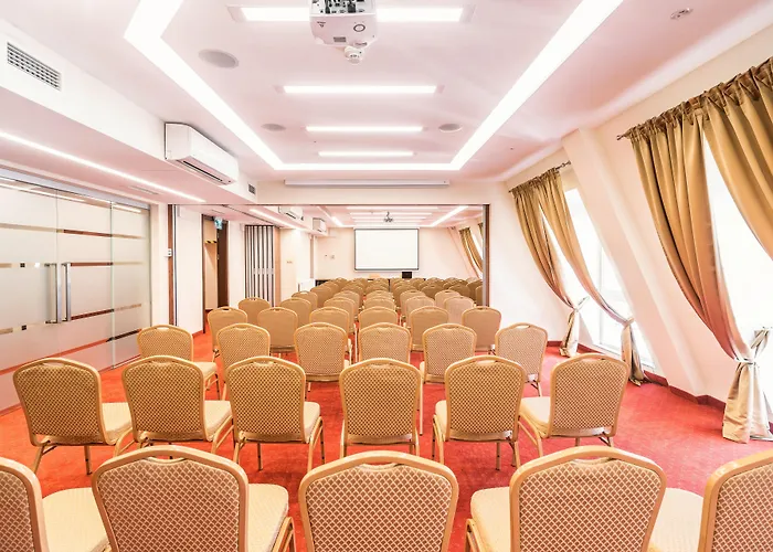 Piast Centrum מלון 3*